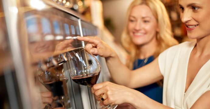 distributeur-de-vin-dans-un-restaurant_2